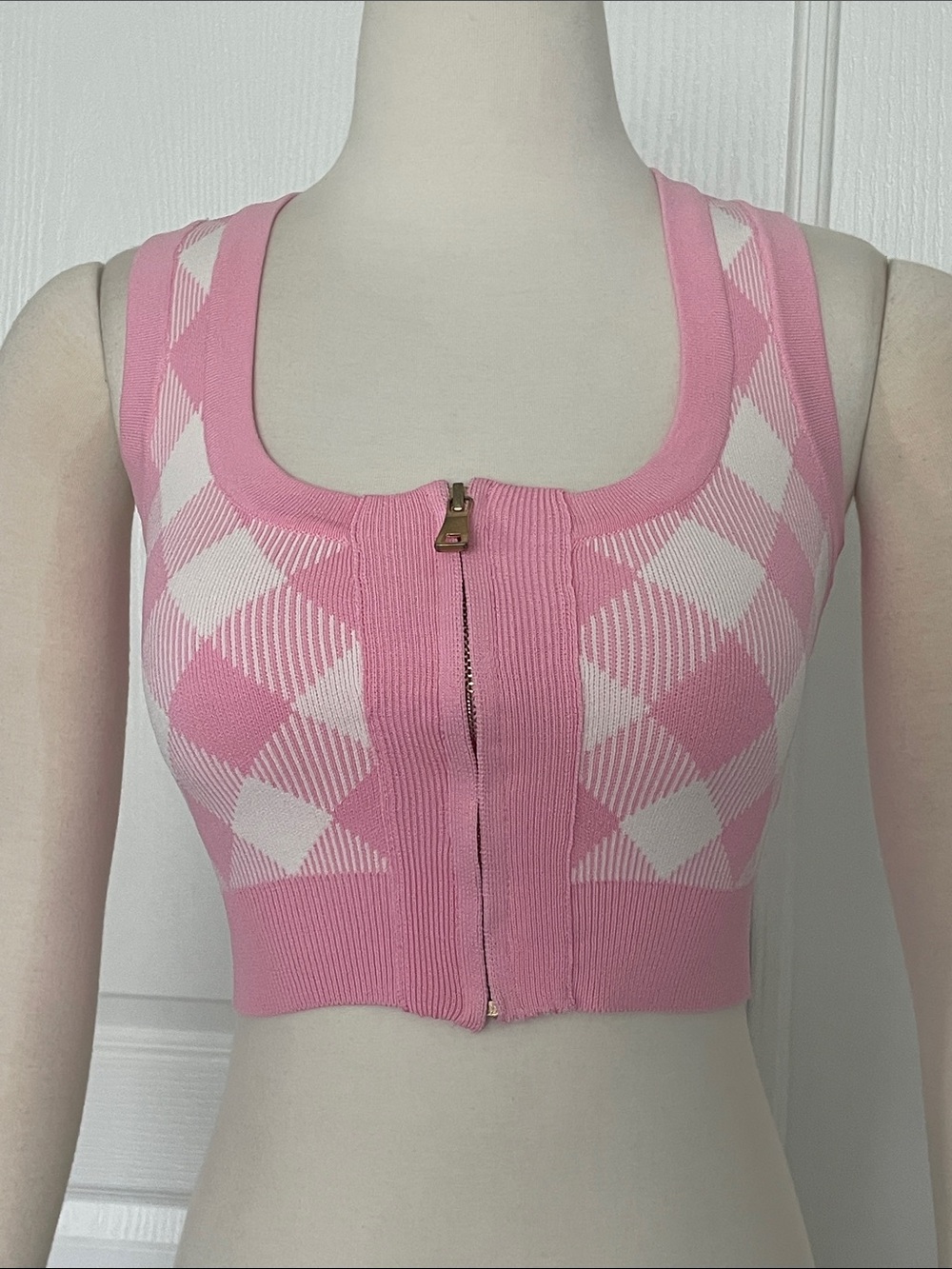 SHOP KULTIVATE Pink Argyle Zip-Front Crop Tank Sweater Small